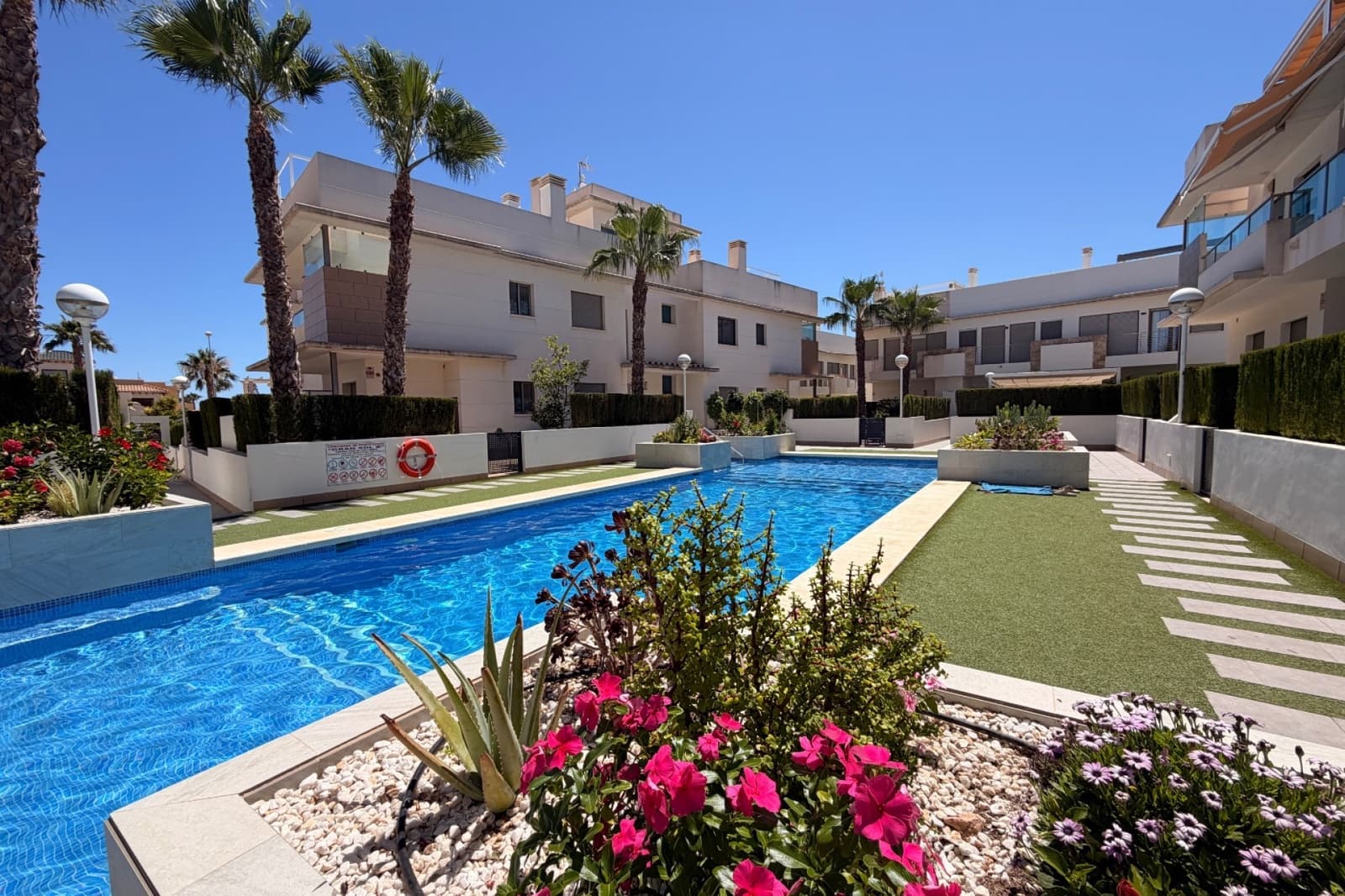 2 sovrum Lägenhet till salu i Ciudad Quesada med pool - 225 000 € (Ref: 10048225)