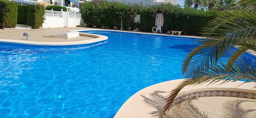 2 soveværelse Byhus til salg i Cabo Roig med swimmingpool - € 185.000 (Ref: 10049890)