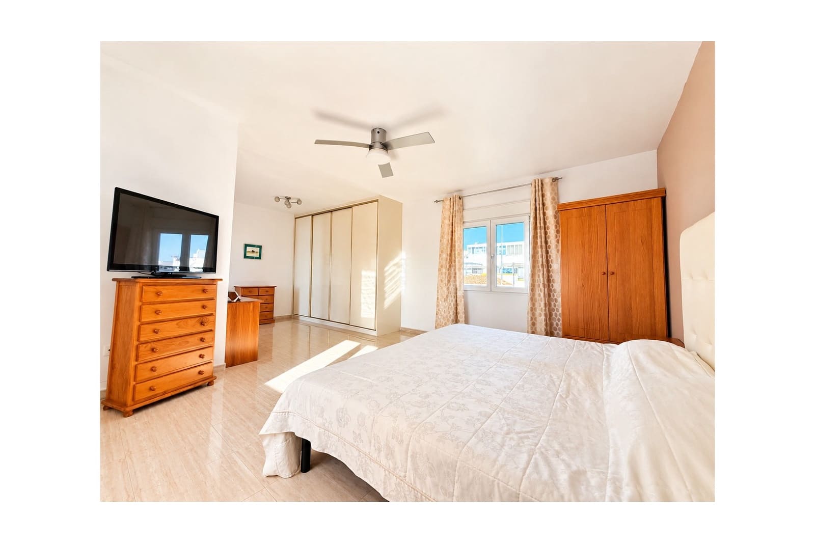 4 bedroom Villa for sale in San Fulgencio with pool garage - € 375,000 (Ref: 10057186)