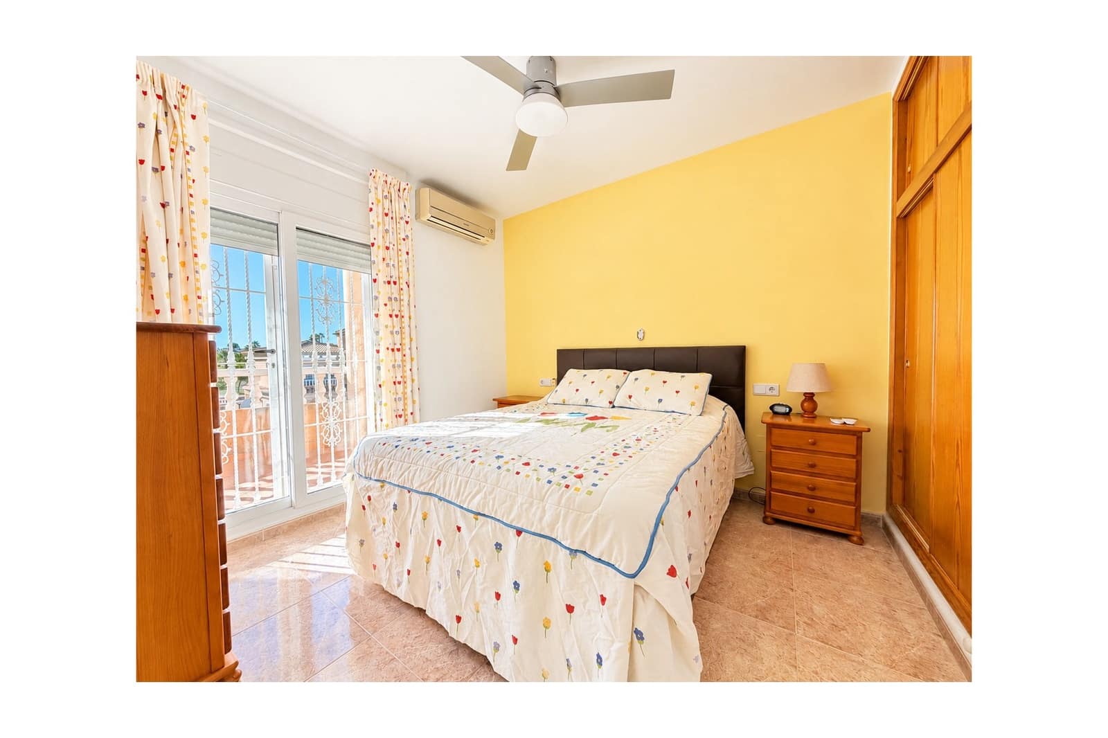 4 bedroom Villa for sale in San Fulgencio with pool garage - € 375,000 (Ref: 10057186)