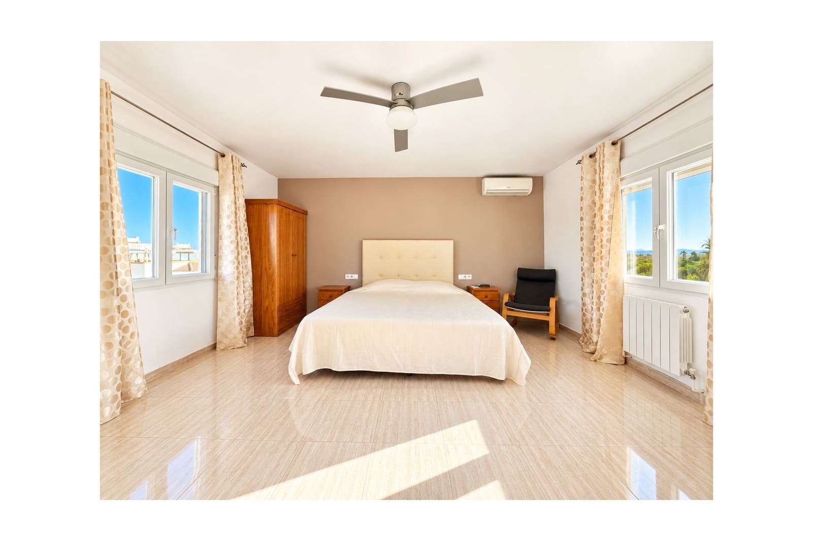 4 bedroom Villa for sale in San Fulgencio with pool garage - € 375,000 (Ref: 10057186)
