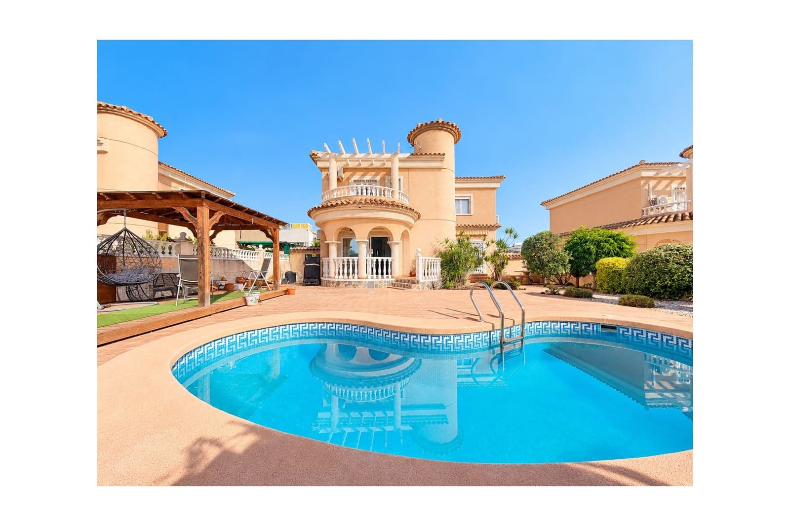 4 bedroom Villa for sale in San Fulgencio with pool garage - € 375,000 (Ref: 10057186)