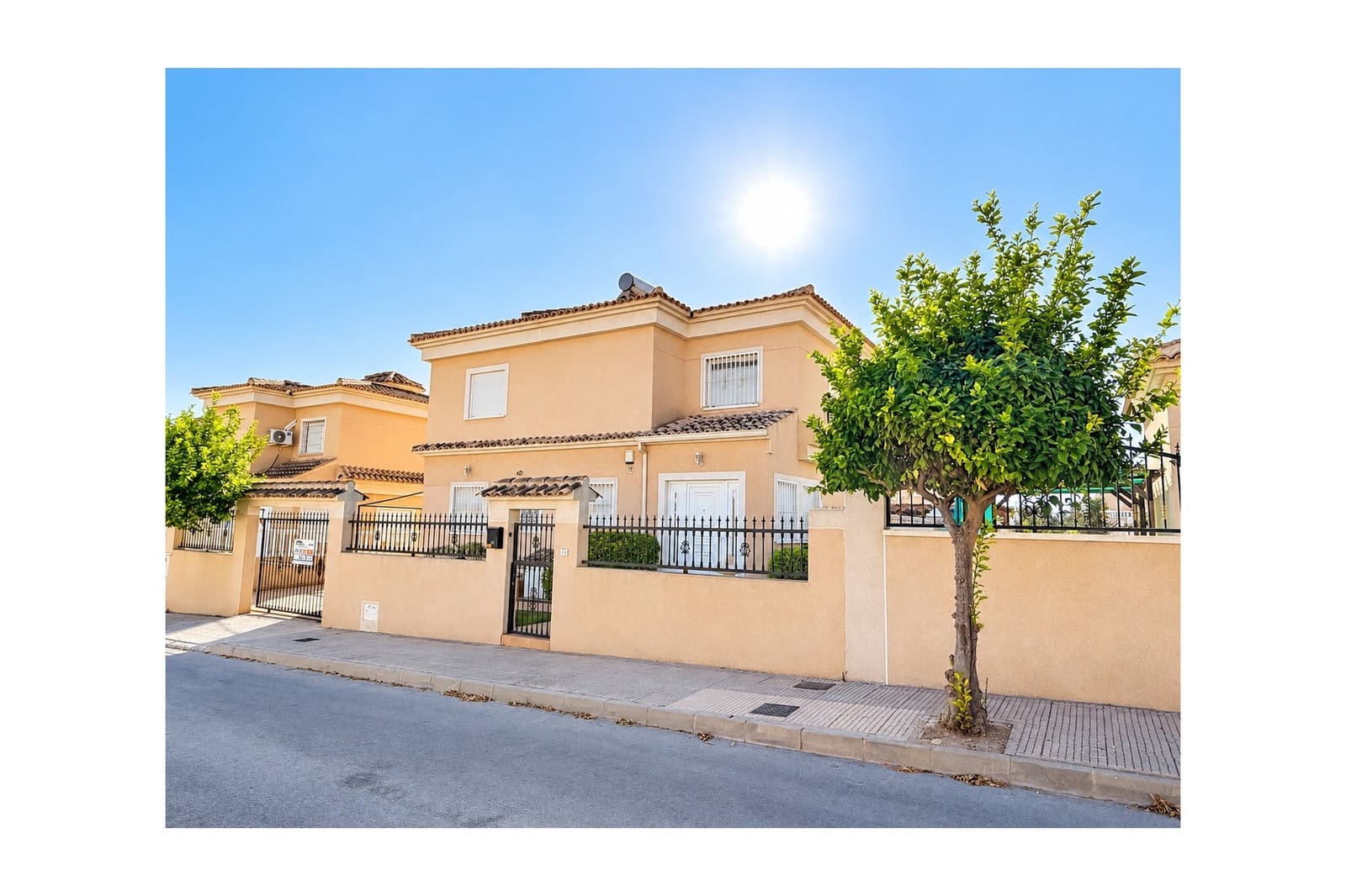 4 bedroom Villa for sale in San Fulgencio with pool garage - € 375,000 (Ref: 10057186)