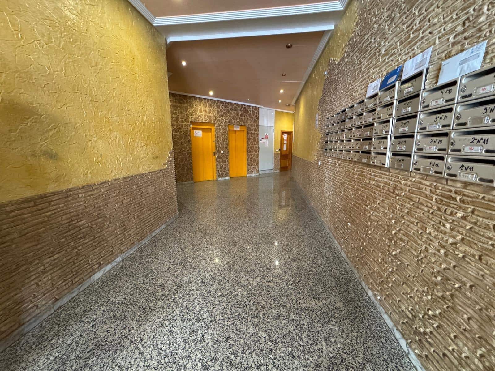 Autotalli myytävänä paikassa Torrevieja - 15 900 € (Ref: 10065606)