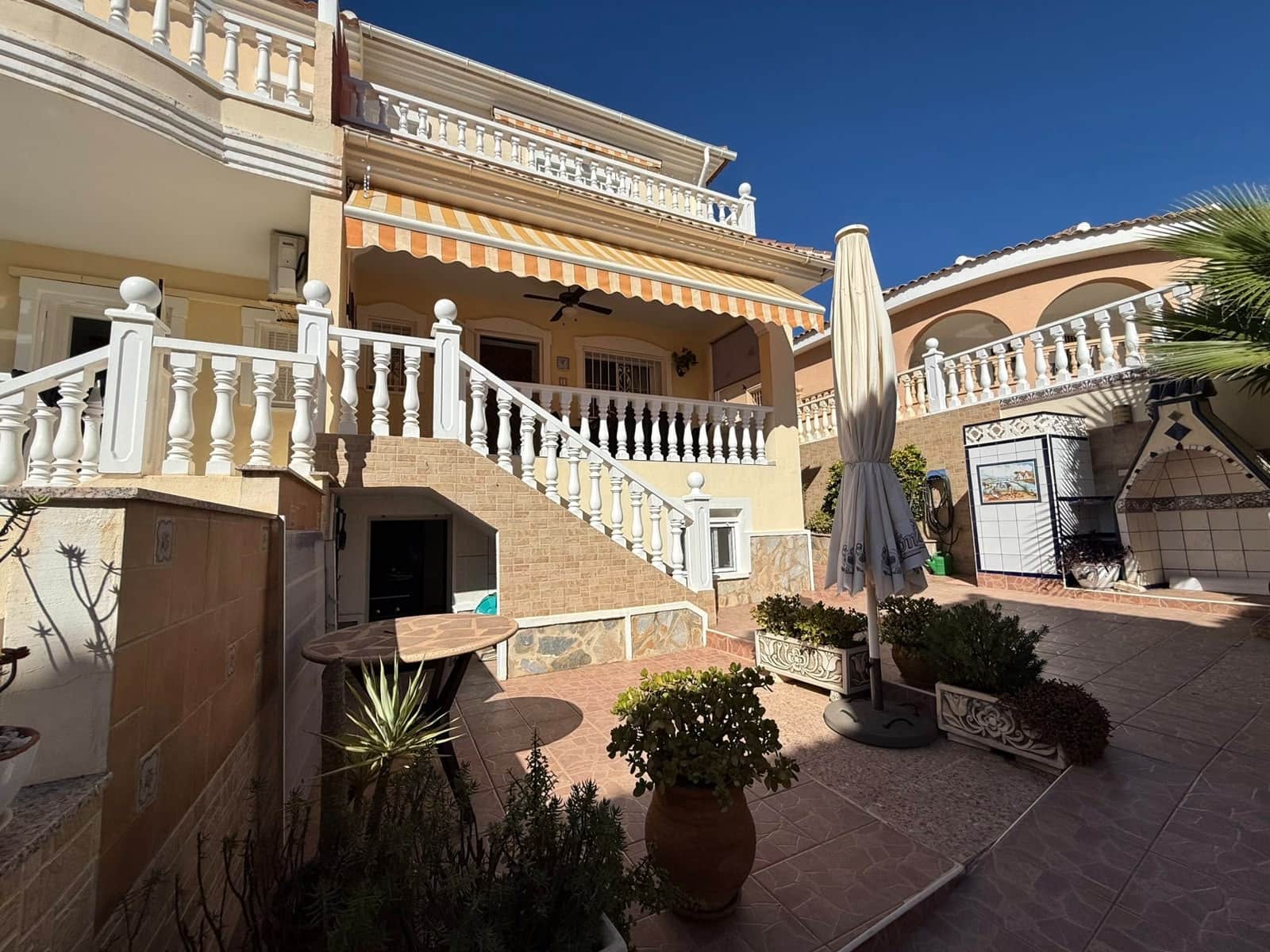 2 slaapkamer Halfvrijstaande villa te koop in Ciudad Quesada met garage - € 239.950 (Ref: 10078773)