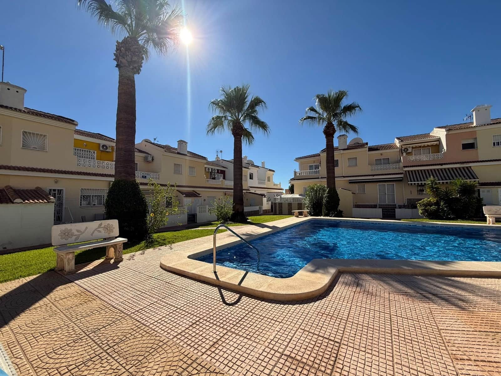 2 slaapkamer Halfvrijstaande villa te koop in Ciudad Quesada met garage - € 239.950 (Ref: 10078773)