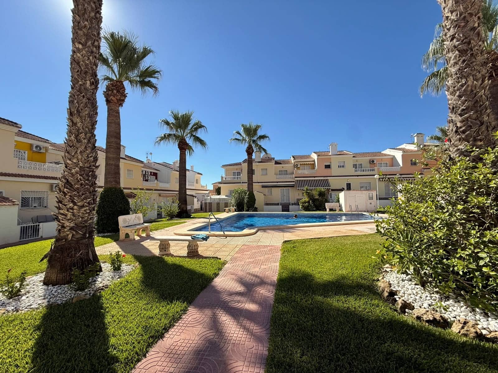 2 slaapkamer Halfvrijstaande villa te koop in Ciudad Quesada met garage - € 239.950 (Ref: 10078773)