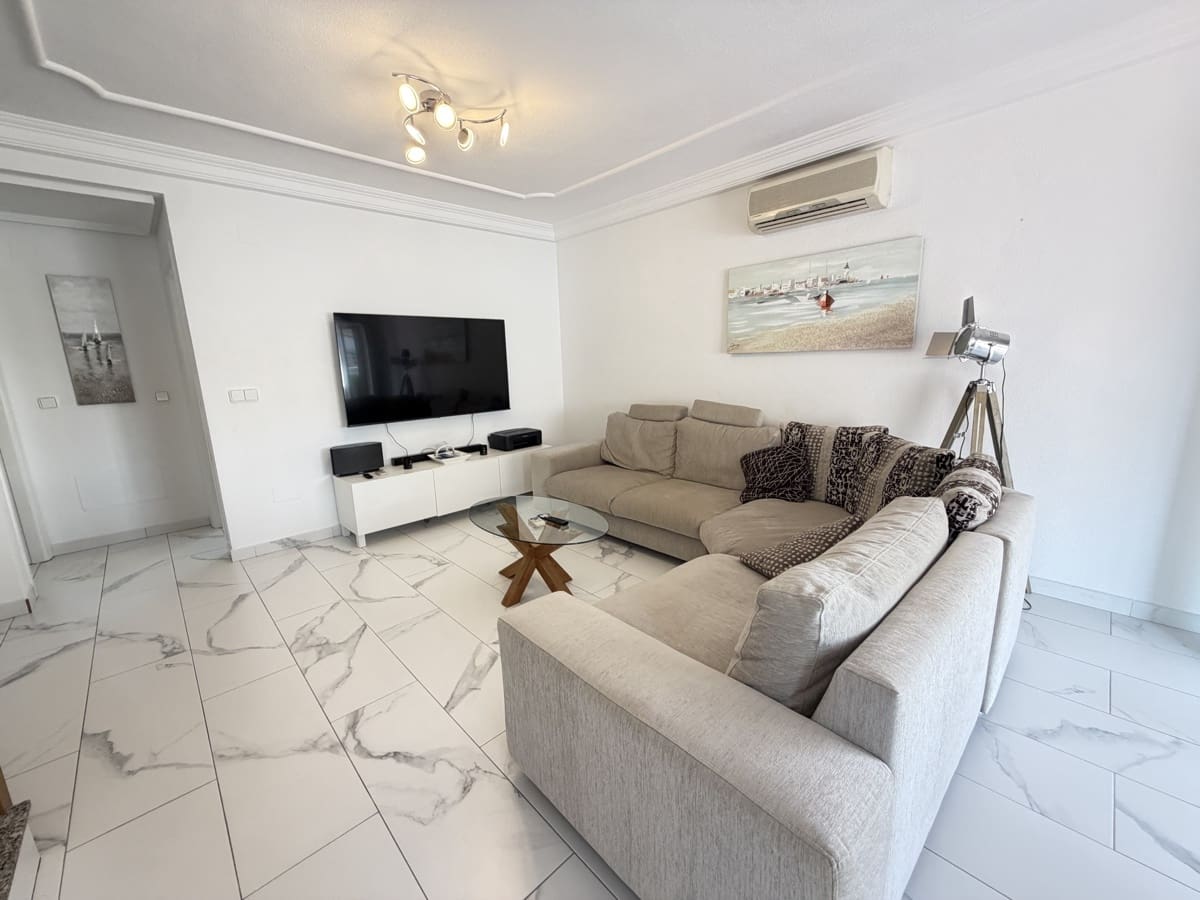 5 Zimmer Villa zu verkaufen in Villamartin mit Pool - 475.000 € (Ref: 10088703)