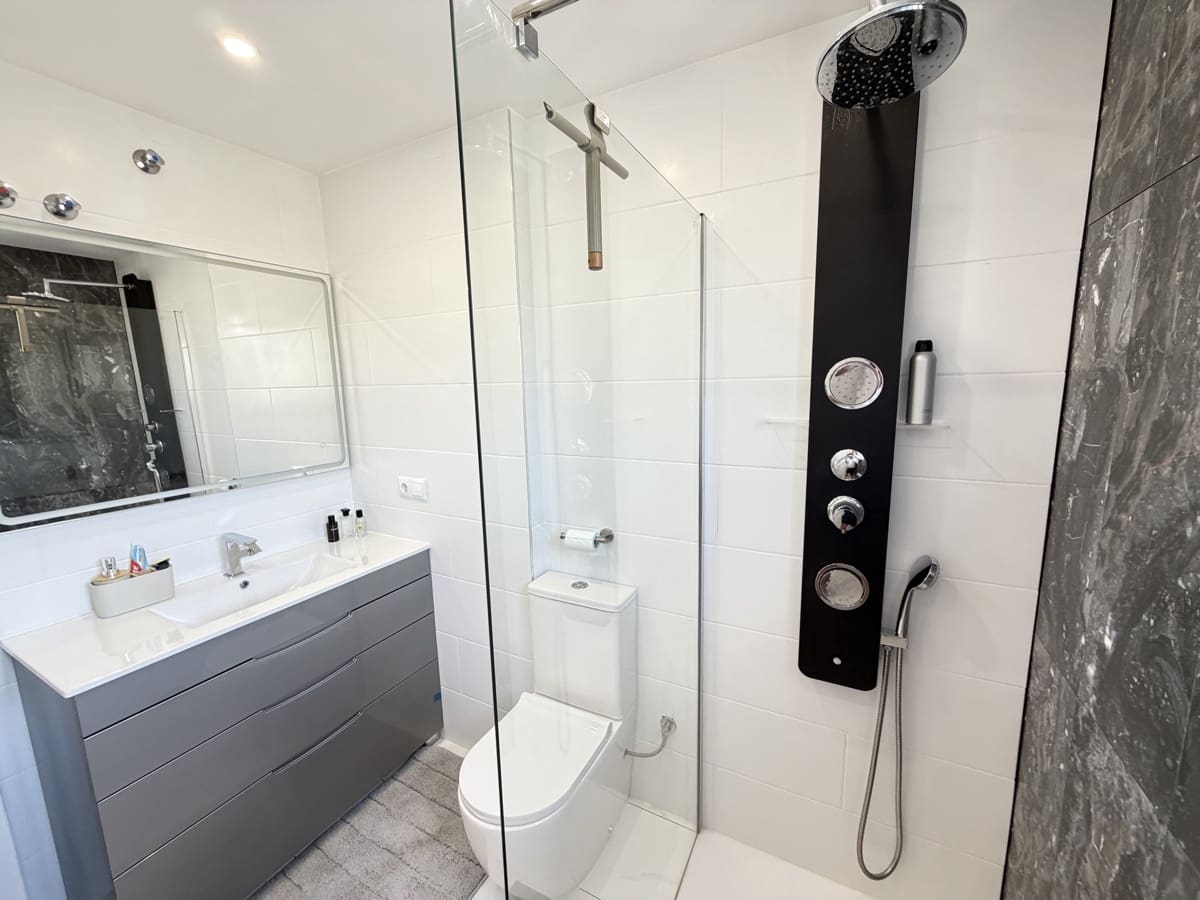 5 Zimmer Villa zu verkaufen in Villamartin mit Pool - 475.000 € (Ref: 10088703)