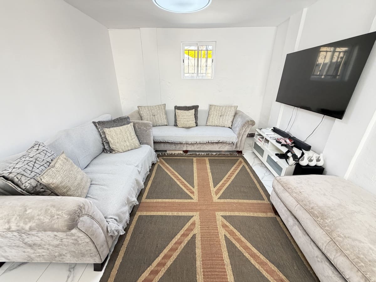 5 Zimmer Villa zu verkaufen in Villamartin mit Pool - 475.000 € (Ref: 10088703)