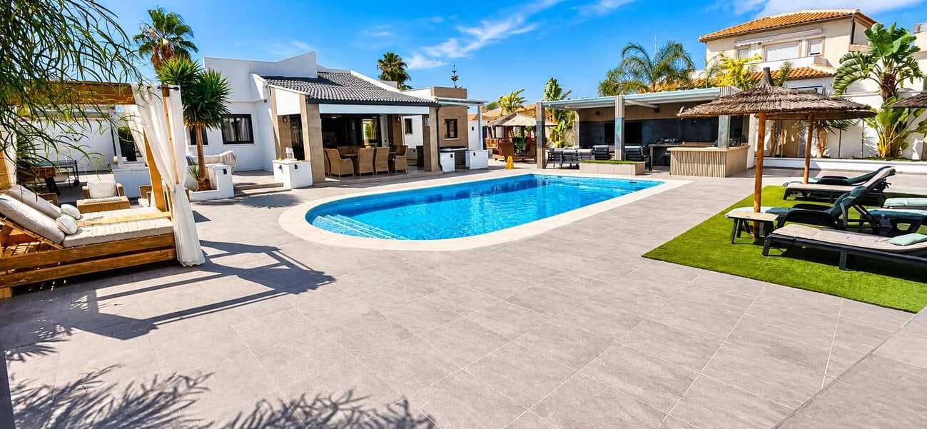 5 slaapkamer Villa te koop in San Luis met zwembad - € 850.000 (Ref: 10116400)