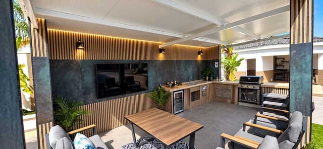 5 makuuhuone Huvila myytävänä paikassa San Luis, Torrevieja mukana uima-altaan - 840 000 € (Ref: 10116400)