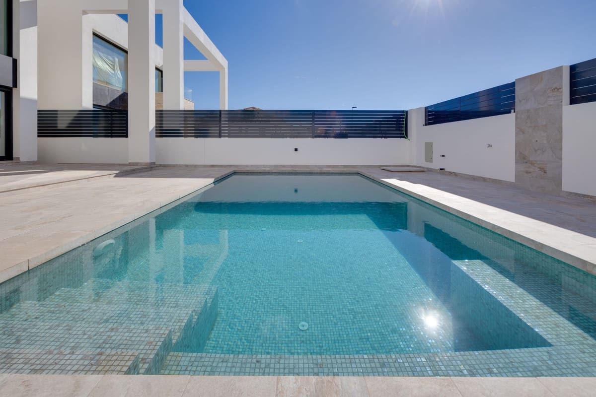 4 bedroom Villa for sale in Torrevieja with pool garage - € 780,000 (Ref: 10116406)
