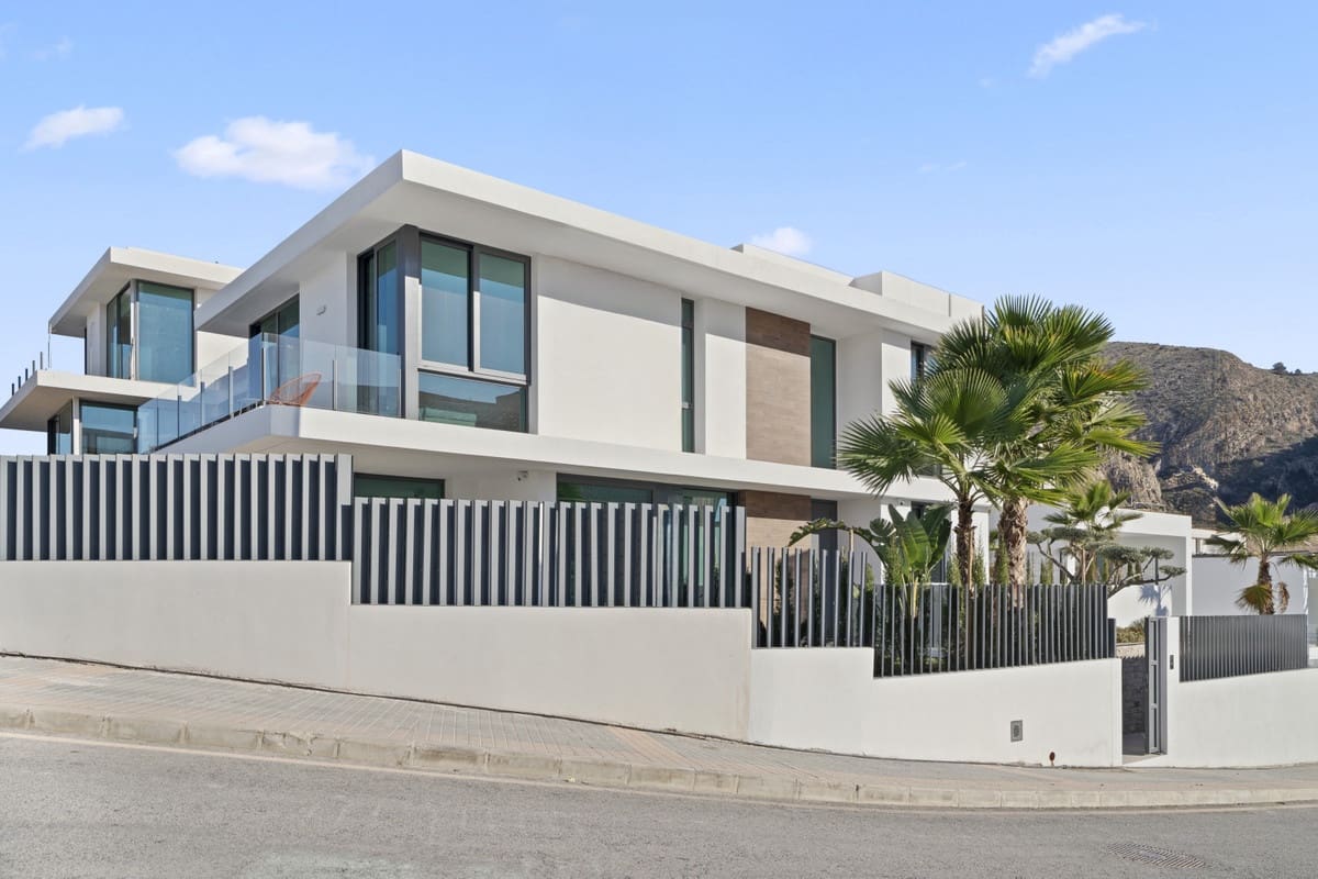 3 bedroom Villa for sale in Benidorm with pool garage - € 1,080,000 (Ref: 10116492)
