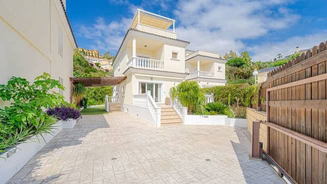 5 slaapkamer Villa te koop in Alicante stad met zwembad garage - € 490.000 (Ref: 10116539)