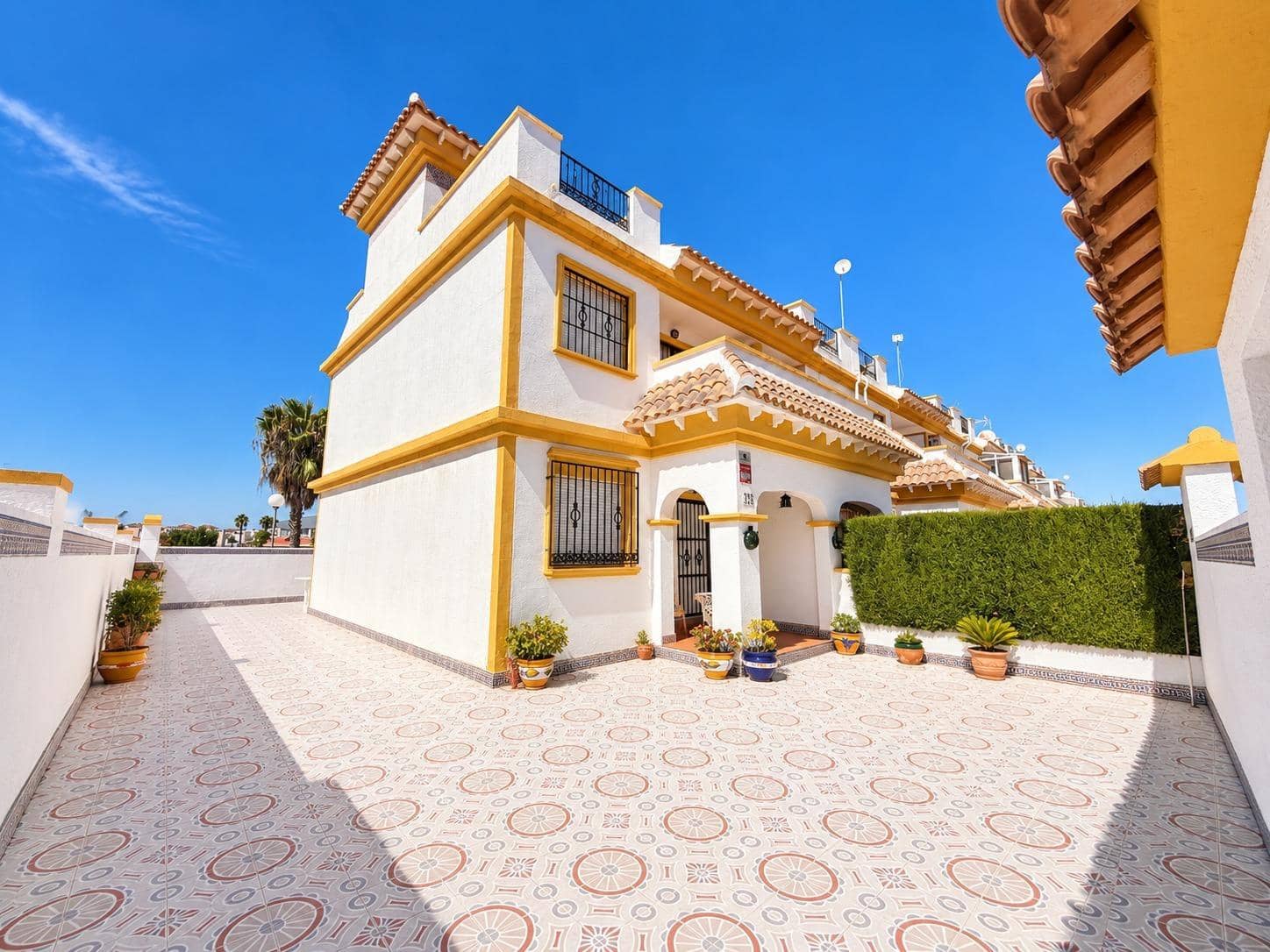 3 bedroom Townhouse for sale in Torrevieja with pool - € 239,900 (Ref: 10116545)