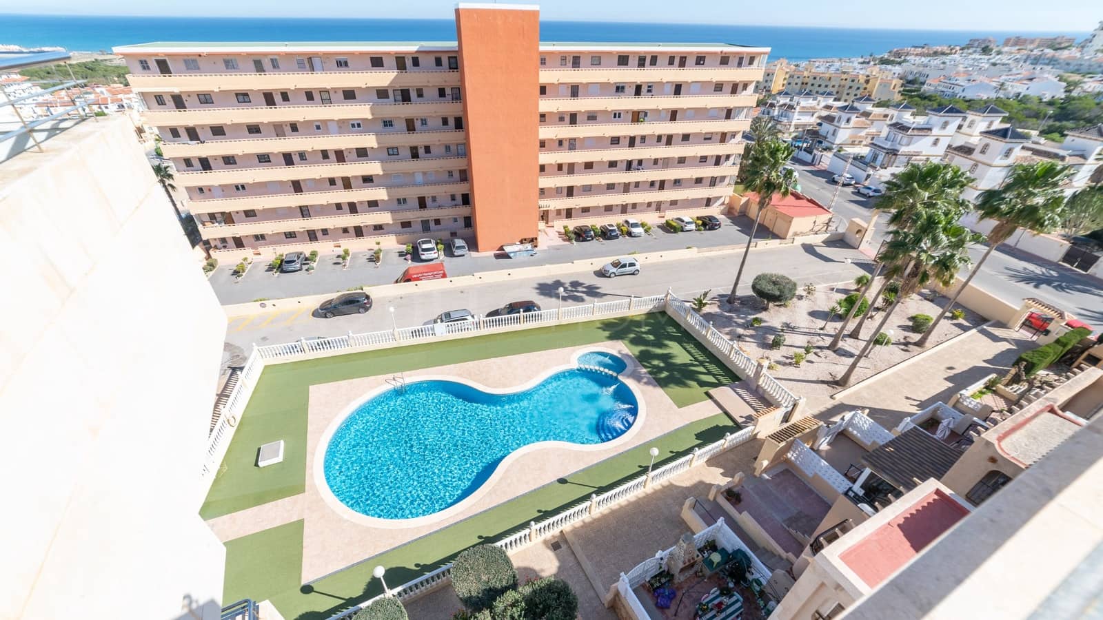2 soverom Leilighet til salgs i Torrevieja med svømmebasseng - € 299 998 (Ref: 10116649)