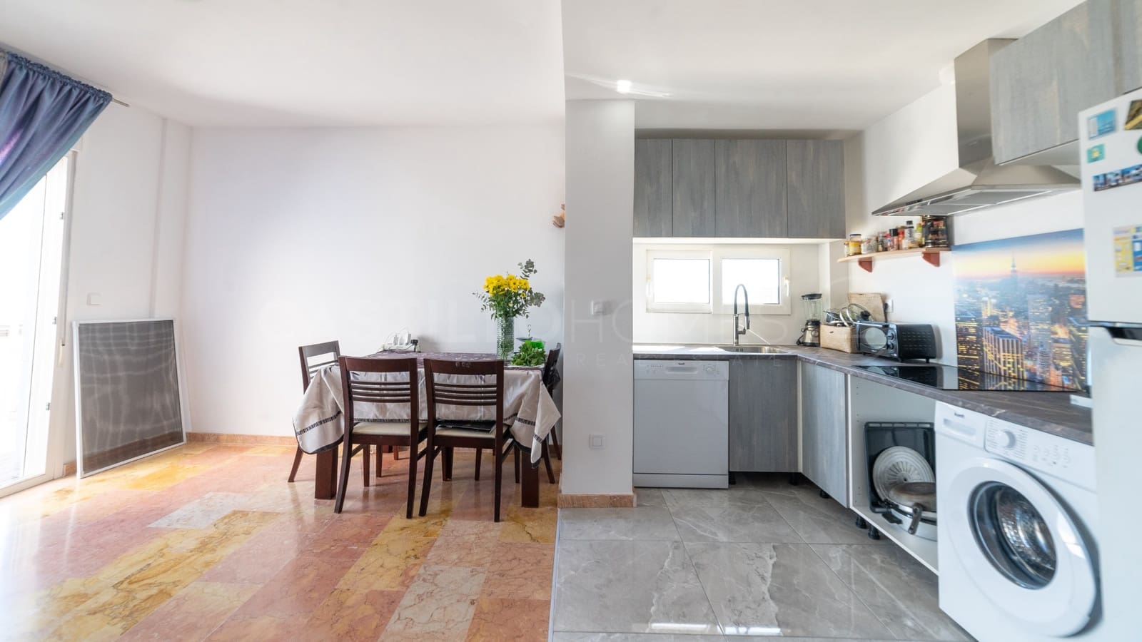 2 soverom Leilighet til salgs i Torrevieja med svømmebasseng - € 299 998 (Ref: 10116649)