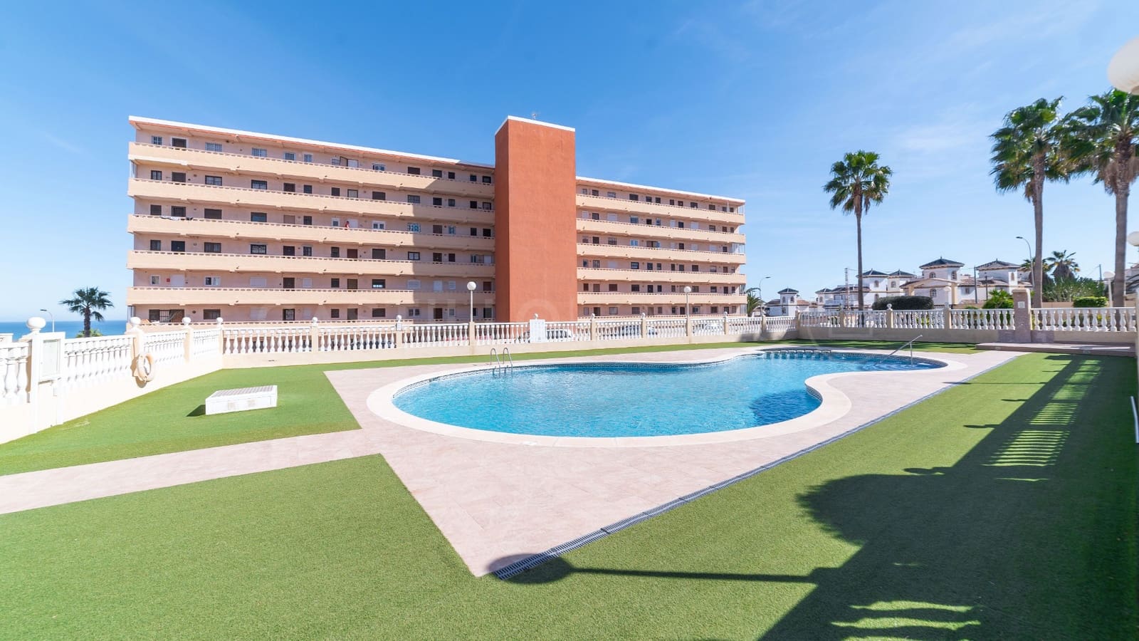 2 soverom Leilighet til salgs i Torrevieja med svømmebasseng - € 299 998 (Ref: 10116649)