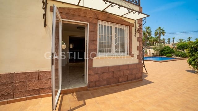 6 quarto Moradia para venda em Los Balcones - Los Altos, Torrevieja com piscina garagem - 930 000 € (Ref: 10116652)