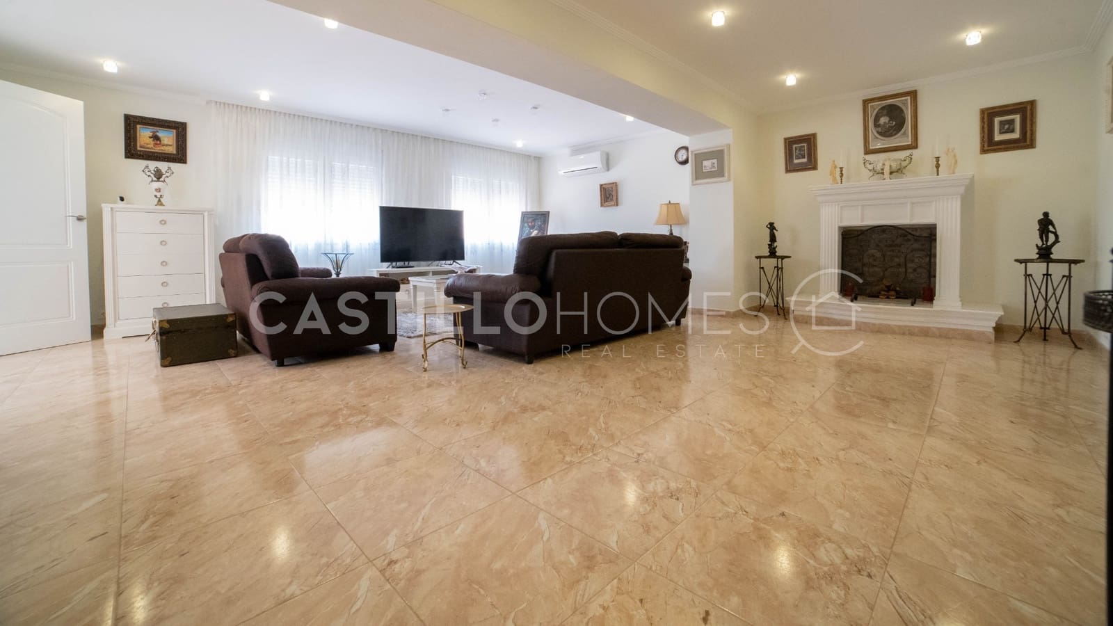 6 bedroom Villa for sale in Torrevieja with pool garage - € 930,000 (Ref: 10116652)