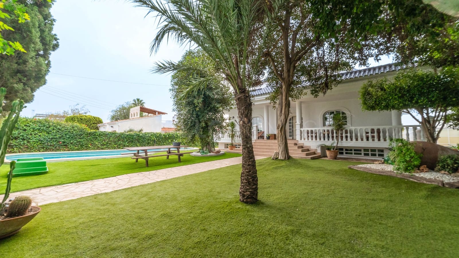 4 sovrum Villa till salu i Torrevieja med pool garage - 890 000 € (Ref: 10116683)