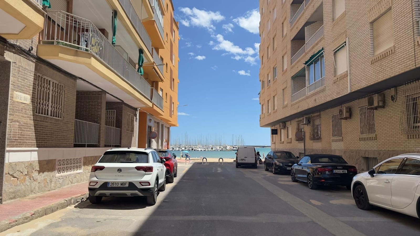 Commercial for sale in Torrevieja - € 139,900 (Ref: 10116772)
