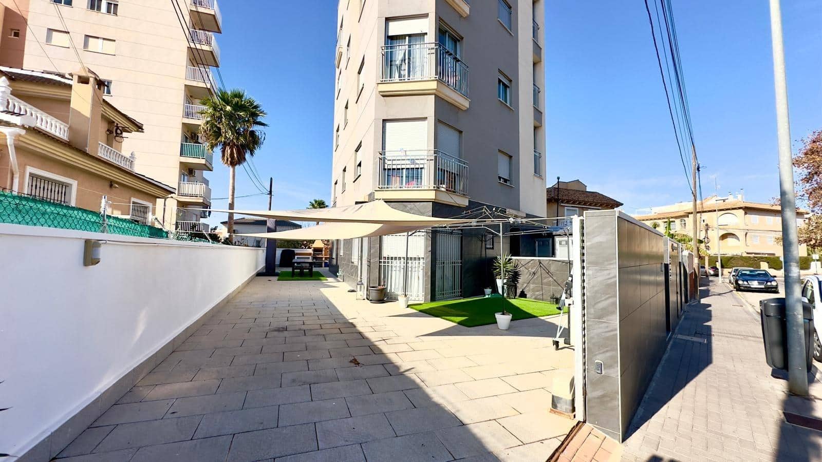 12 quarto Comercial para venda em Torrevieja com garagem - 1 550 000 € (Ref: 10116799)