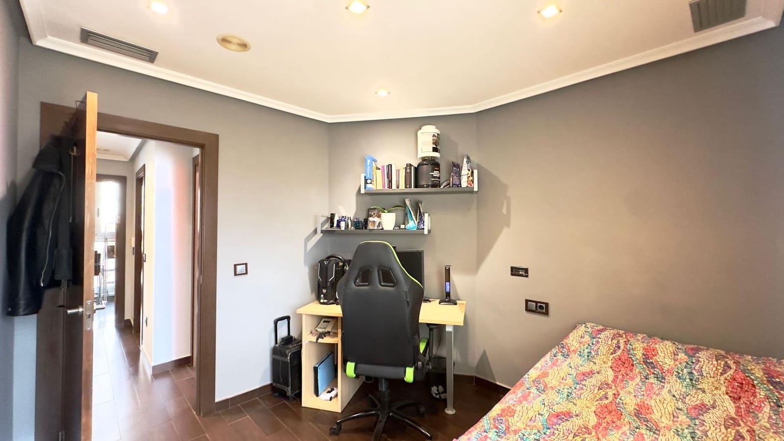 12 quarto Comercial para venda em Torrevieja com garagem - 1 550 000 € (Ref: 10116799)
