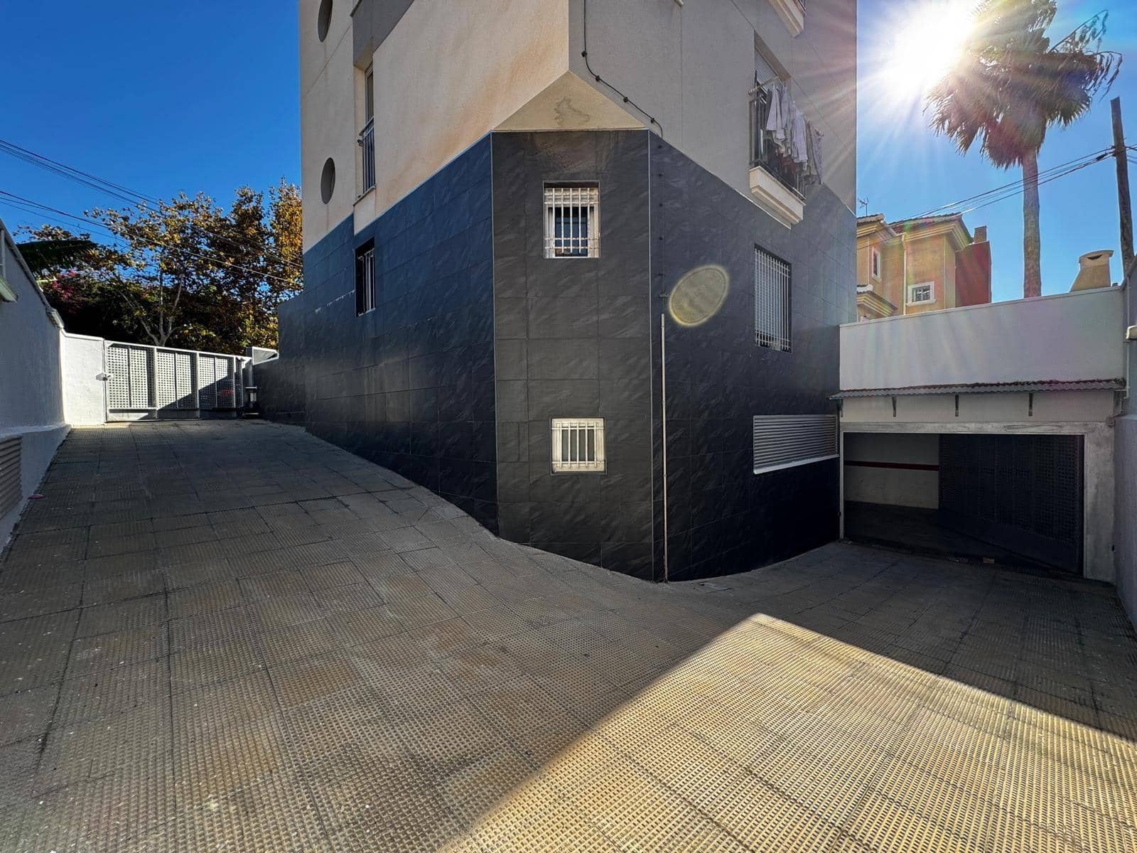 12 quarto Comercial para venda em Torrevieja com garagem - 1 550 000 € (Ref: 10116799)