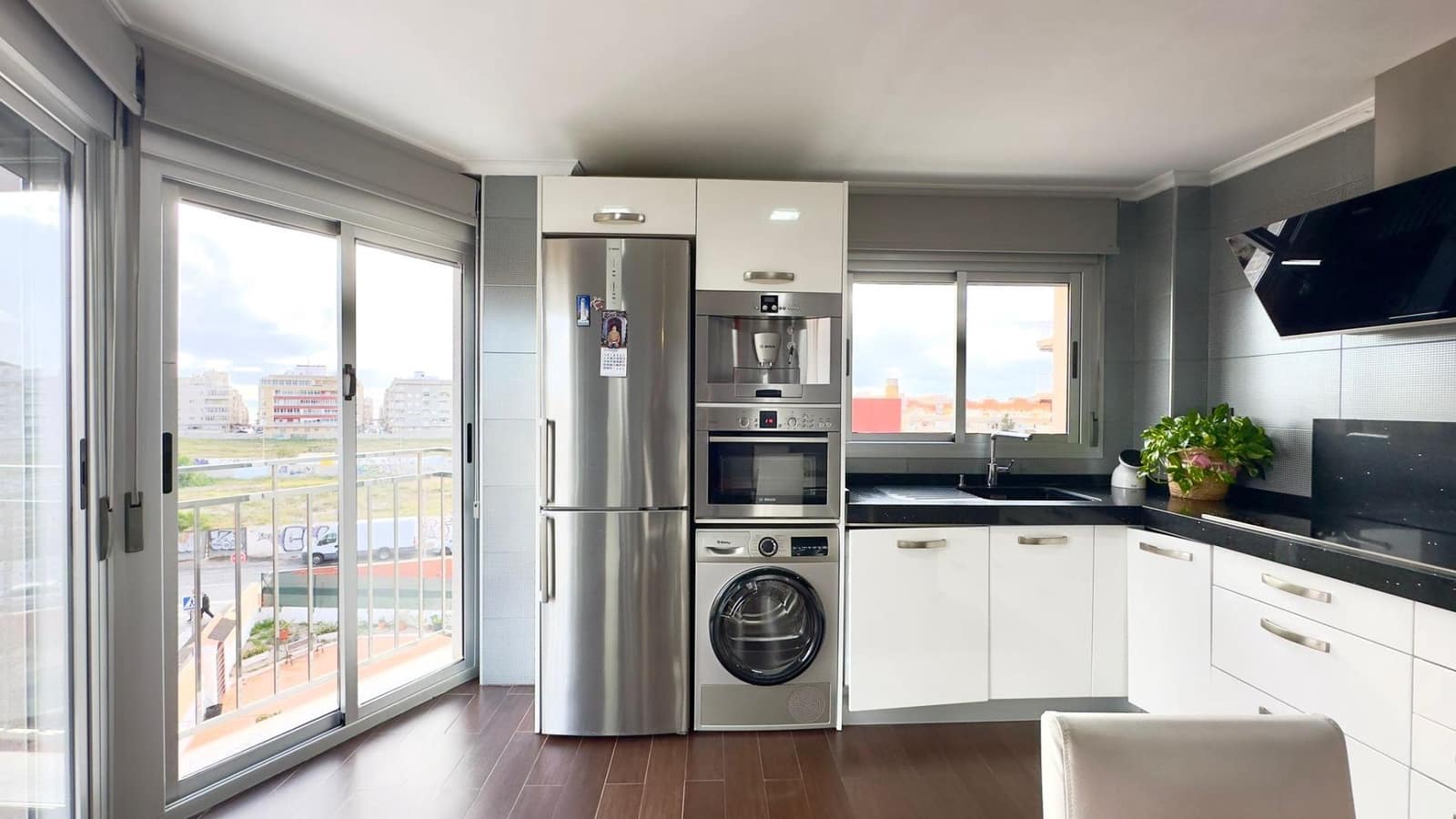 12 quarto Comercial para venda em Torrevieja com garagem - 1 550 000 € (Ref: 10116799)