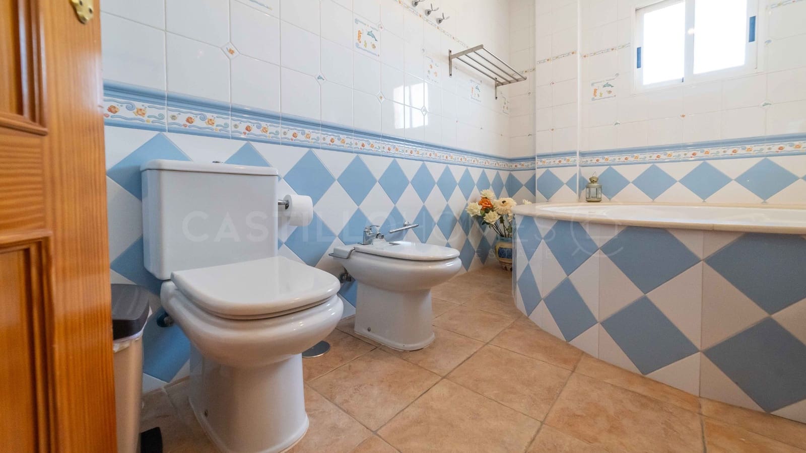 6 bedroom Villa for sale in Torrevieja with pool garage - € 539,000 (Ref: 10116827)