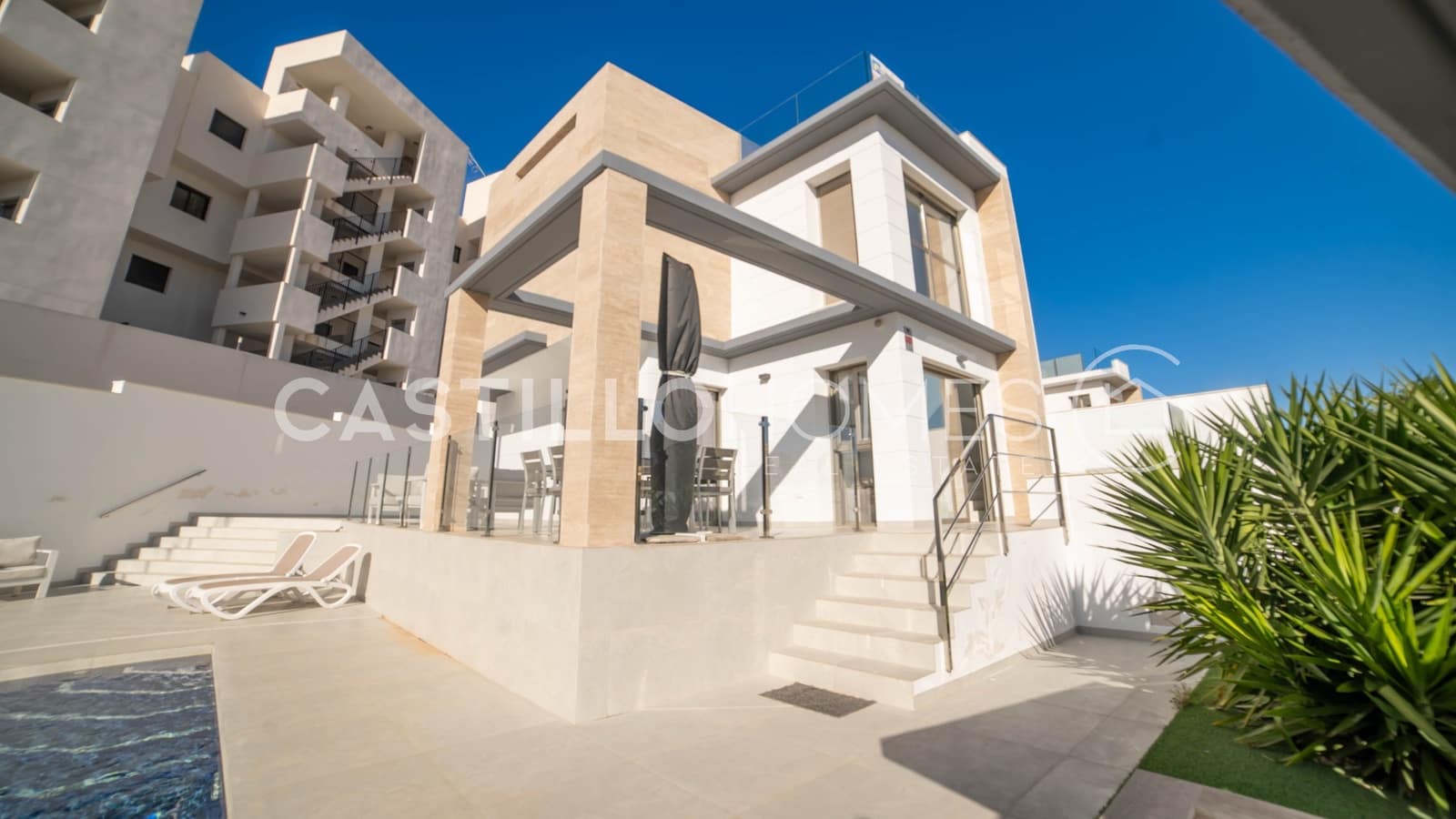 4 quarto Moradia para venda em Orihuela Costa com piscina garagem - 525 000 € (Ref: 10116835)