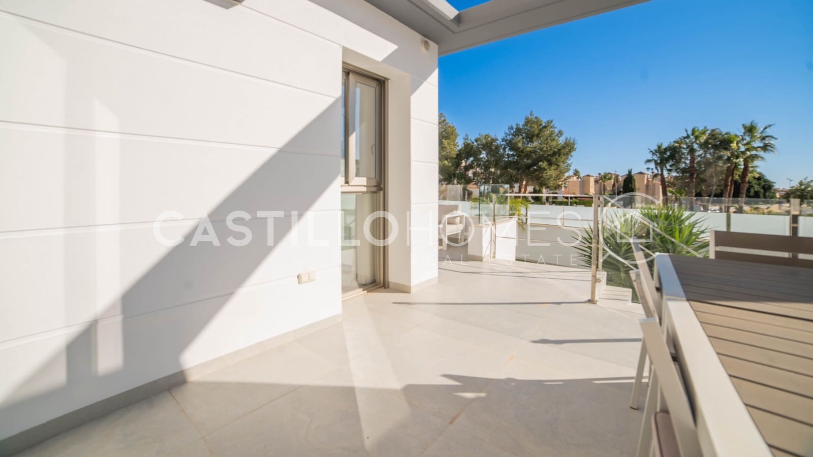 4 quarto Moradia para venda em Orihuela Costa com piscina garagem - 525 000 € (Ref: 10116835)