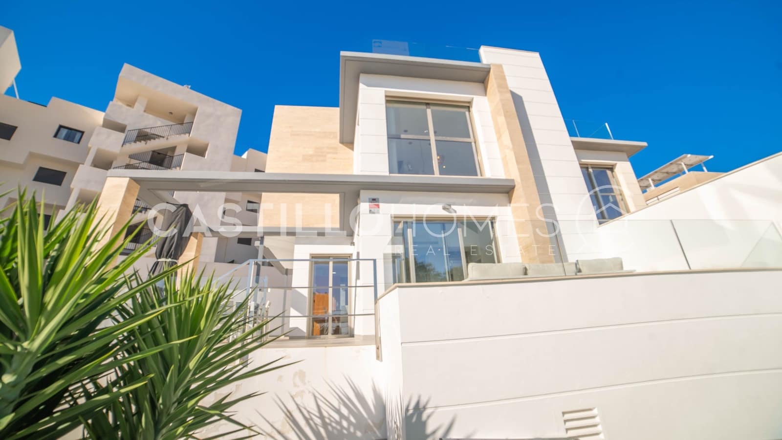 4 quarto Moradia para venda em Orihuela Costa com piscina garagem - 525 000 € (Ref: 10116835)