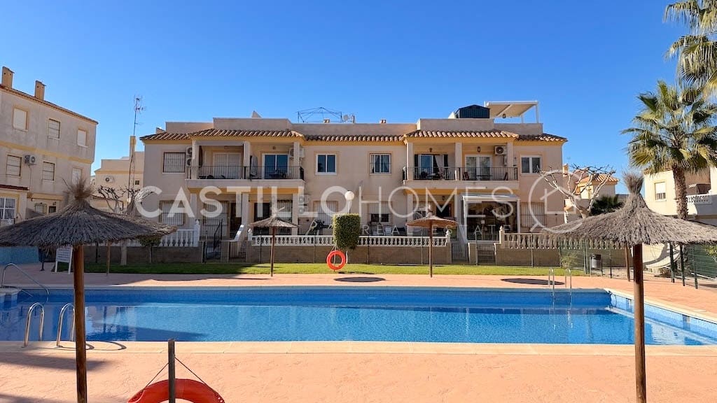 2 makuuhuone Bungalow myytävänä paikassa Orihuela Costa mukana uima-altaan 
autotalli - 159 000 € (Ref: 10116920)