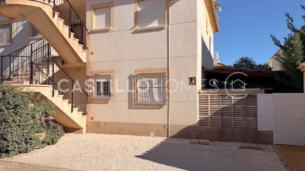 2 makuuhuone Bungalow myytävänä paikassa Orihuela Costa mukana uima-altaan 
autotalli - 159 000 € (Ref: 10116920)