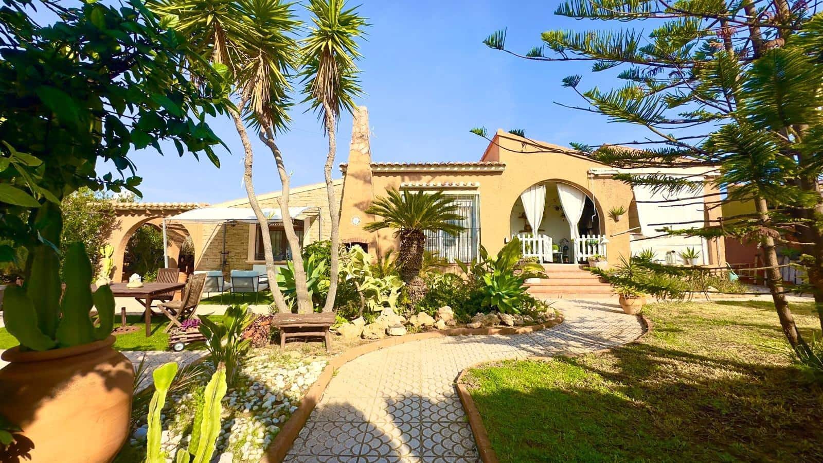 3 bedroom Villa for sale in Torrevieja - € 724,900 (Ref: 10116924)