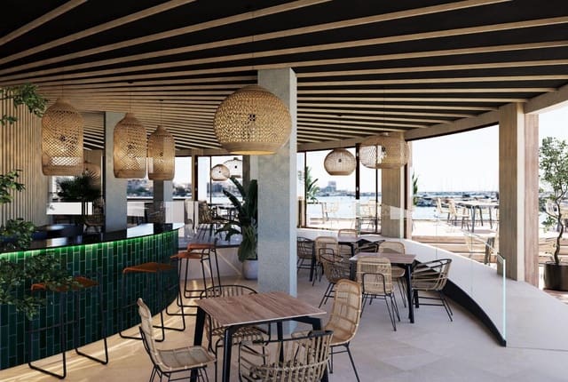Gewerbe zu verkaufen in Puerto Deportivo, Torrevieja - 465.000 € (Ref: 10130800)