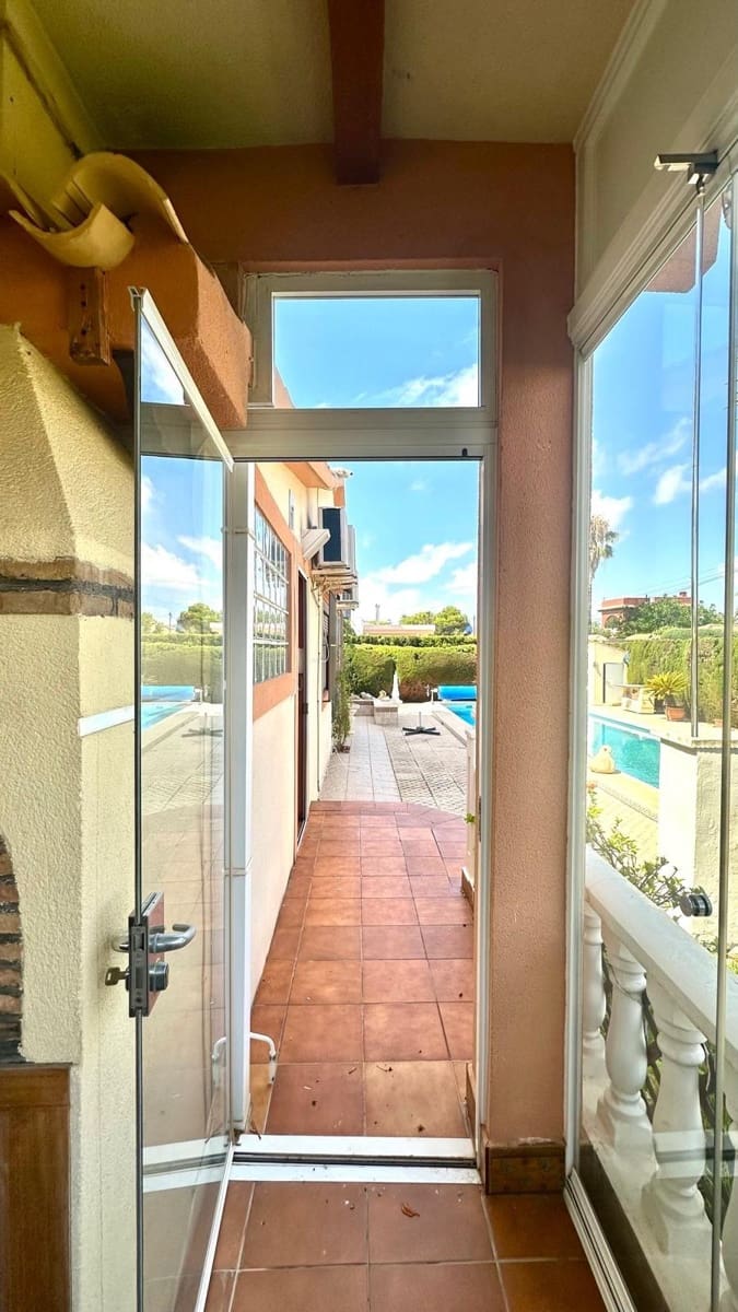 3 soveværelse Villa til salg i Cabo Roig med swimmingpool garage - € 850.000 (Ref: 10130823)