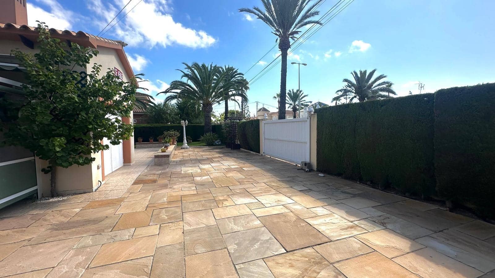 3 soveværelse Villa til salg i Cabo Roig med swimmingpool garage - € 850.000 (Ref: 10130823)