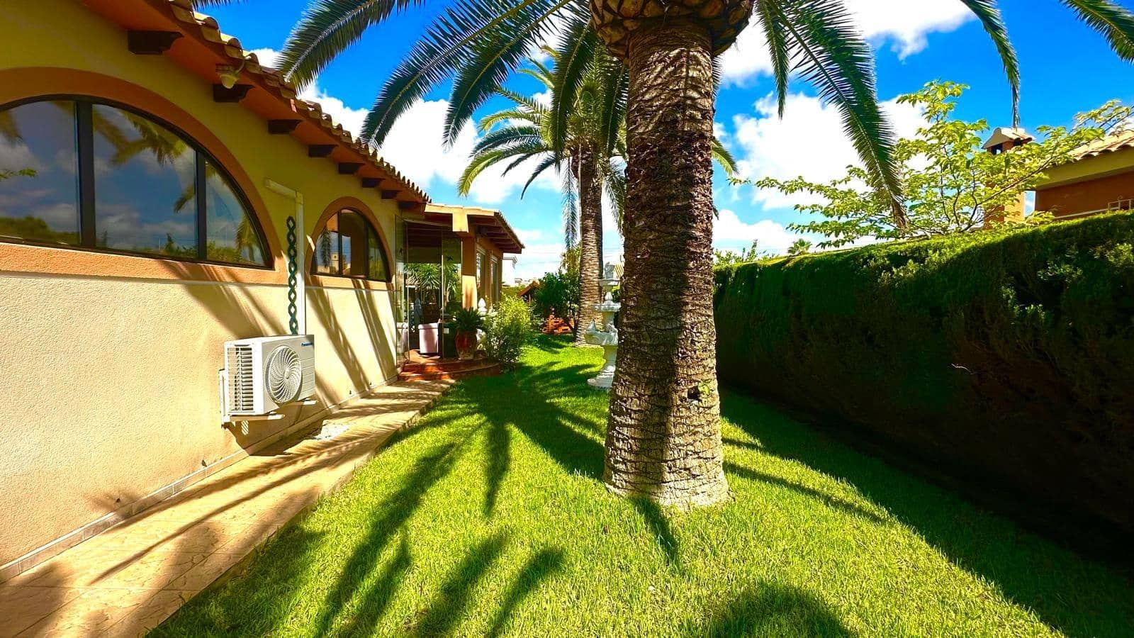 3 soveværelse Villa til salg i Cabo Roig med swimmingpool garage - € 850.000 (Ref: 10130823)