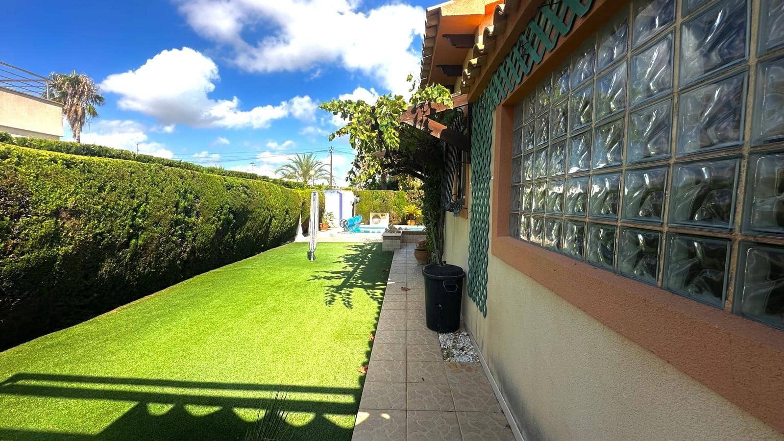 3 soveværelse Villa til salg i Cabo Roig med swimmingpool garage - € 850.000 (Ref: 10130823)