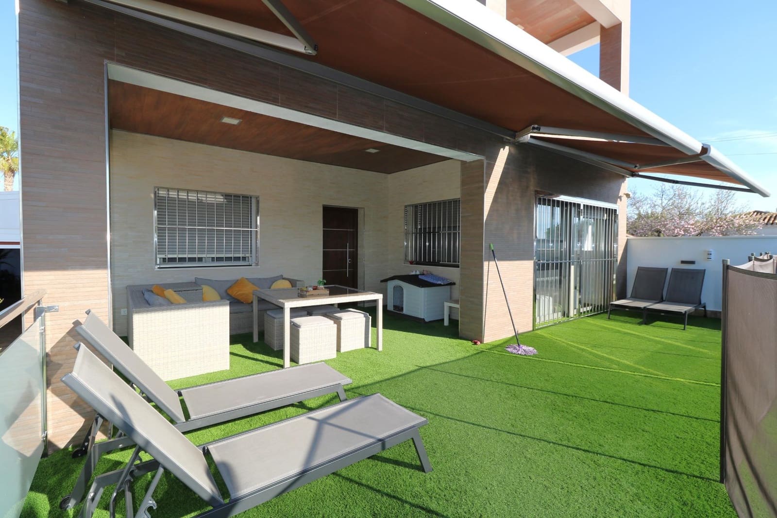 4 soverom Villa til salgs i Torrevieja med svømmebasseng - € 785 000 (Ref: 10130829)