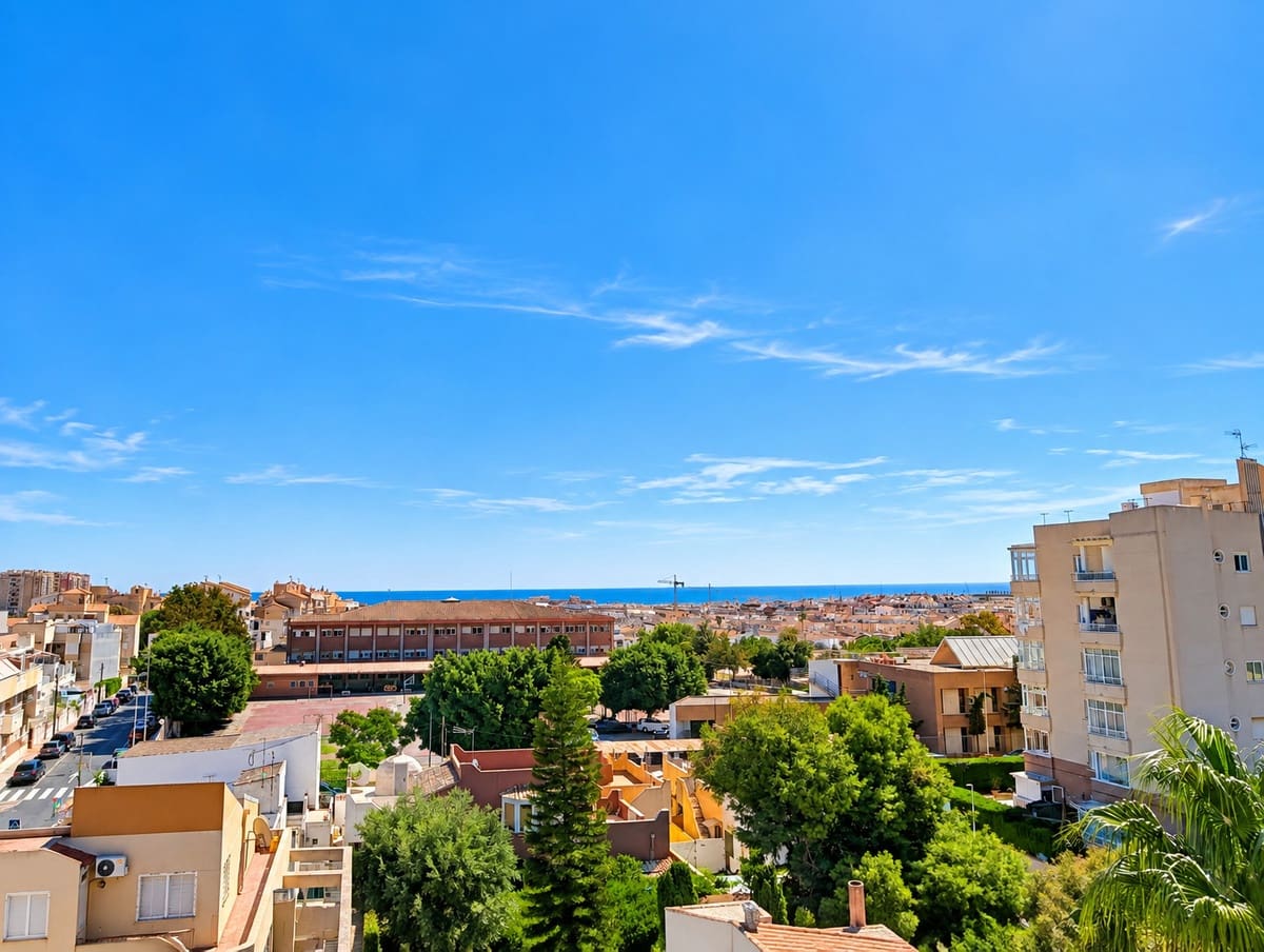 2 soverom Leilighet til salgs i Torrevieja med svømmebasseng garasje - € 269 000 (Ref: 10132245)