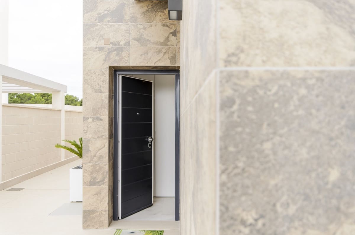 3 soveværelse Villa til salg i San Miguel de Salinas med swimmingpool garage - € 630.000 (Ref: 10132265)