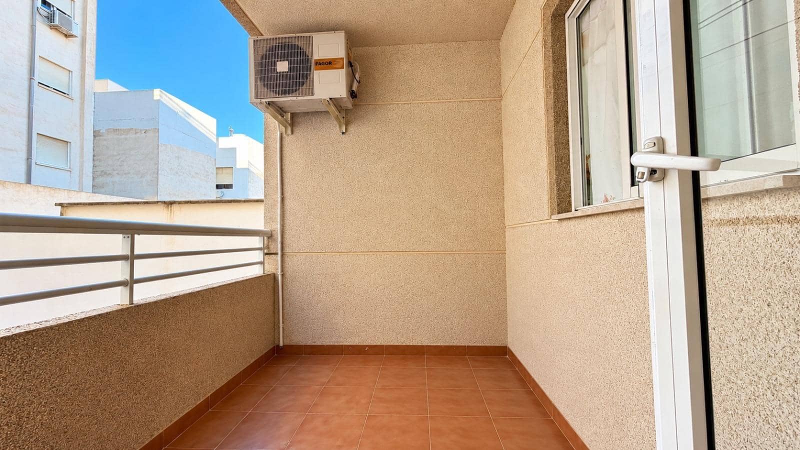 2 soveværelse Lejlighed til salg i Torrevieja med swimmingpool - € 140.000 (Ref: 10169285)