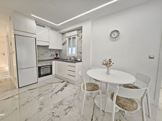 2 soveværelse Lejlighed til salg i Centro, Torrevieja med swimmingpool - € 155.900 (Ref: 10169311)