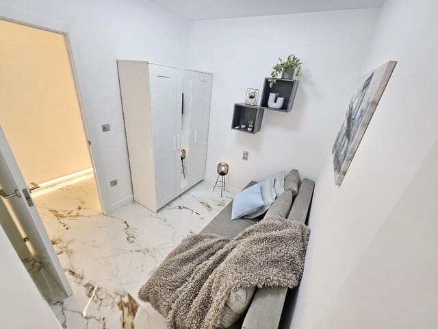 2 soveværelse Lejlighed til salg i Centro, Torrevieja med swimmingpool - € 155.900 (Ref: 10169311)