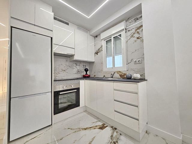 2 soveværelse Lejlighed til salg i Centro, Torrevieja med swimmingpool - € 155.900 (Ref: 10169311)